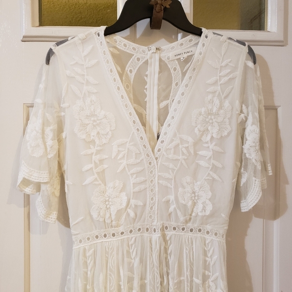 Honey Punch Lace Romper size Medium - Picture 3 of 12